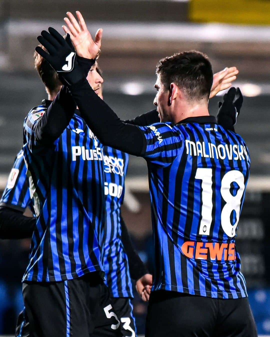 アタランタBCさんのインスタグラム写真 - (アタランタBCInstagram)「Riflettori su @malinovskyi_18! 💡 Lights on #Malinovskyi! 🔥💪🏼 ⠀ #GoAtalantaGo ⚫️🔵 #Atalanta #BergAMO #ForzaAtalanta」1月29日 1時52分 - atalantabc