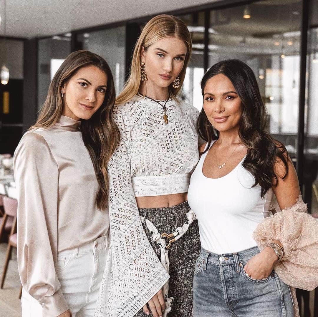 Marianna Hewittのインスタグラム：「#tbt to two years ago when @rosiehw + @roseinc hosted a breakfast with us to launch our @summerfridays R+R mask 🥀」