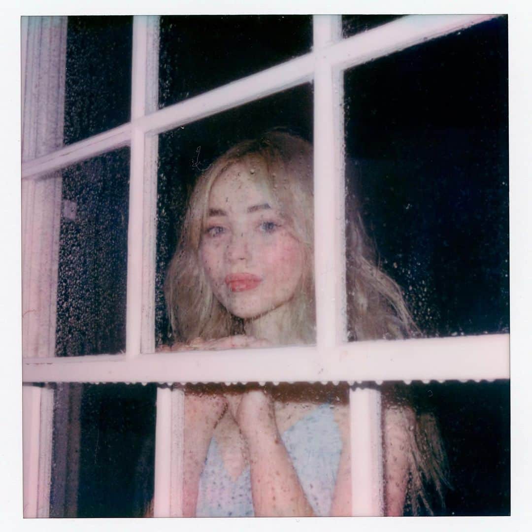サブリナ・カーペンターのインスタグラム：「coming soon」