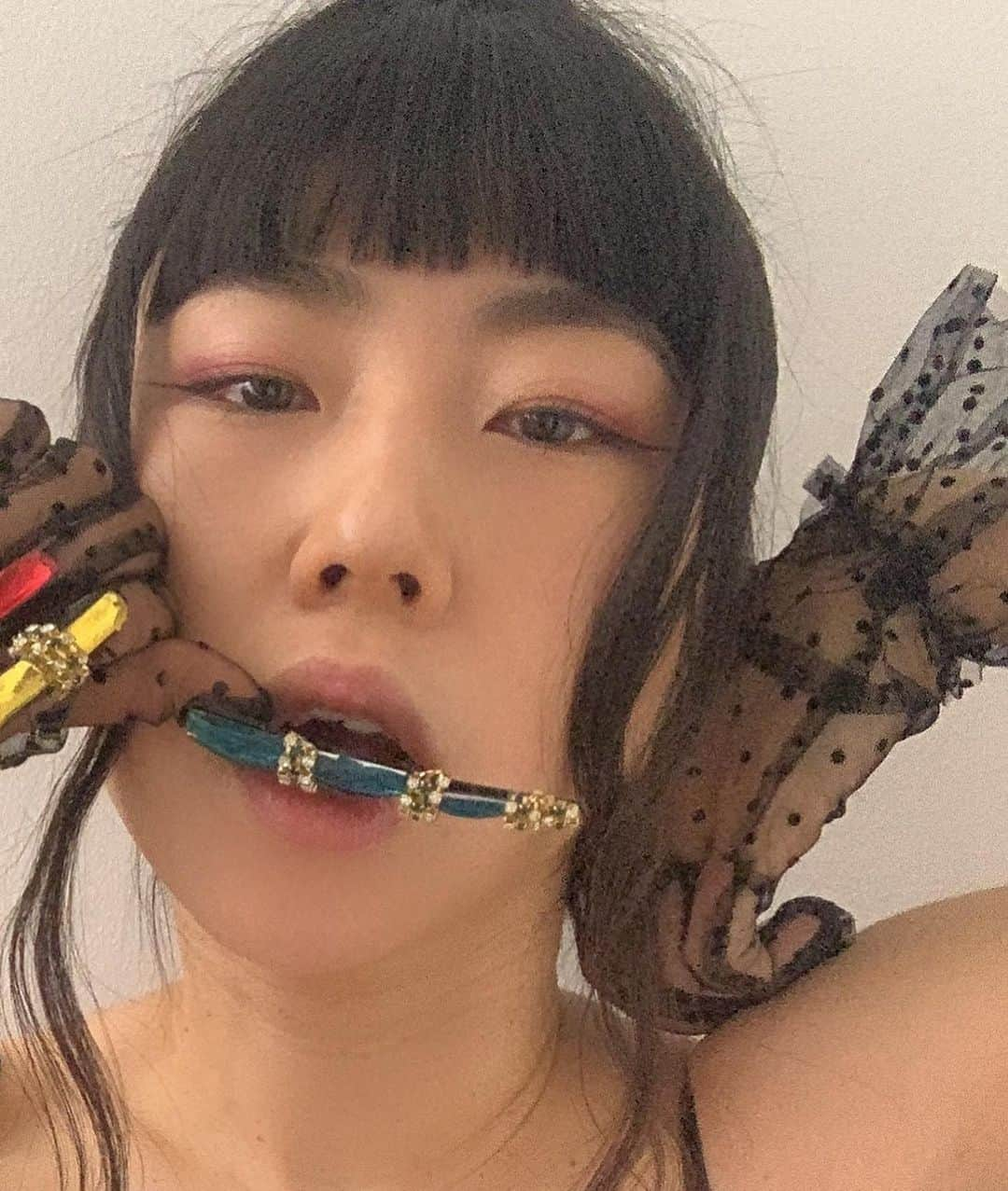 Mei Kawajiriさんのインスタグラム写真 - (Mei KawajiriInstagram)「@uooyaaofficial Perfect Valentines black bow dress🎀💓🎀💓❤️🌹 ✖️ Party Nails on the gloves & Under the gloves too‼️‼️‼️🧤🥰💜🌹🎶💗I love devil cherry under the gloves🍒Don’t Go to party , stay home party 🏡🍒🎶 #uooyaagirl  #nailsbymei」1月29日 2時00分 - nailsbymei