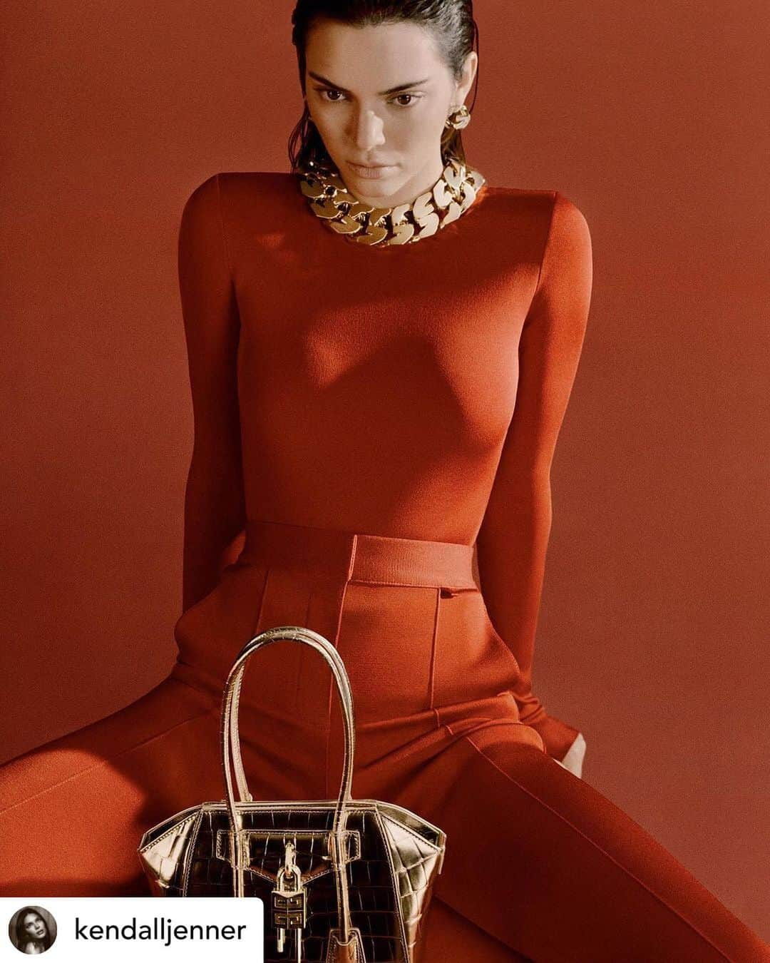 クリス・ジェンナーさんのインスタグラム写真 - (クリス・ジェンナーInstagram)「Kendall in @givenchyofficial SS21 campaign by @matthewmwilliams  #Repost @kendalljenner 🧡 ... new @givenchyofficial campaign!  @matthewmwilliams ⛓ by @hejishin」1月29日 2時00分 - krisjenner