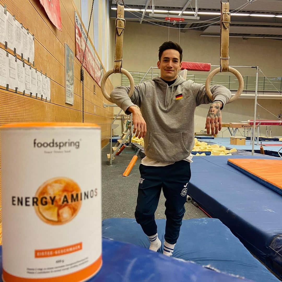 マゼル・ニューエンさんのインスタグラム写真 - (マゼル・ニューエンInstagram)「No training session without my Energy Aminos from @foodspring  When the effect of the Aminos starts 😄➡️ swipe   Use "MarcelFSG" to get 15% off!  #foodspring #foodspringfamily #gymnastics #shake」1月29日 2時02分 - themarcelnguyen