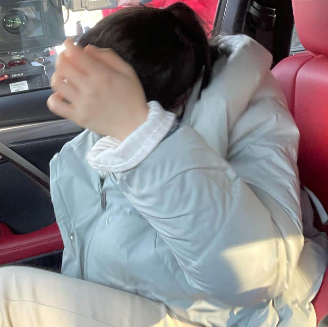 リュ・ヒョヨンさんのインスタグラム写真 - (リュ・ヒョヨンInstagram)「#레카씬 진짜 힘들었다.. 4명이 뒤에서 앞으로 넘어갔다 앞에서 뒤로 넘어갔다 .. 근데 한준아 이거 왜찍었니? 누나가웃기니? 재밌었니? 말좀해보니? #자야되는데씻고나니잠깼다 #오늘도고생많았어요💕」1月29日 2時17分 - ryuhyoyoung93