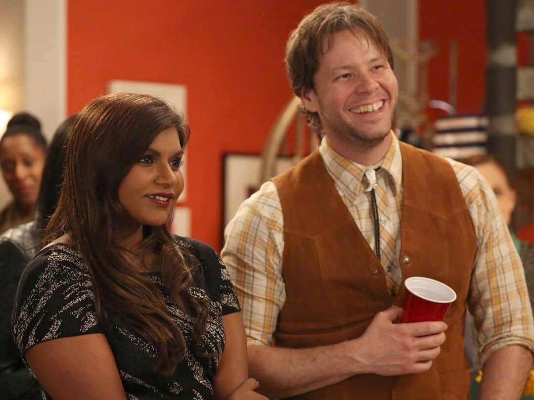 ミンディ・カリングのインスタグラム：「The times @ikebarinholtz upstaged me with one item of clothing.」