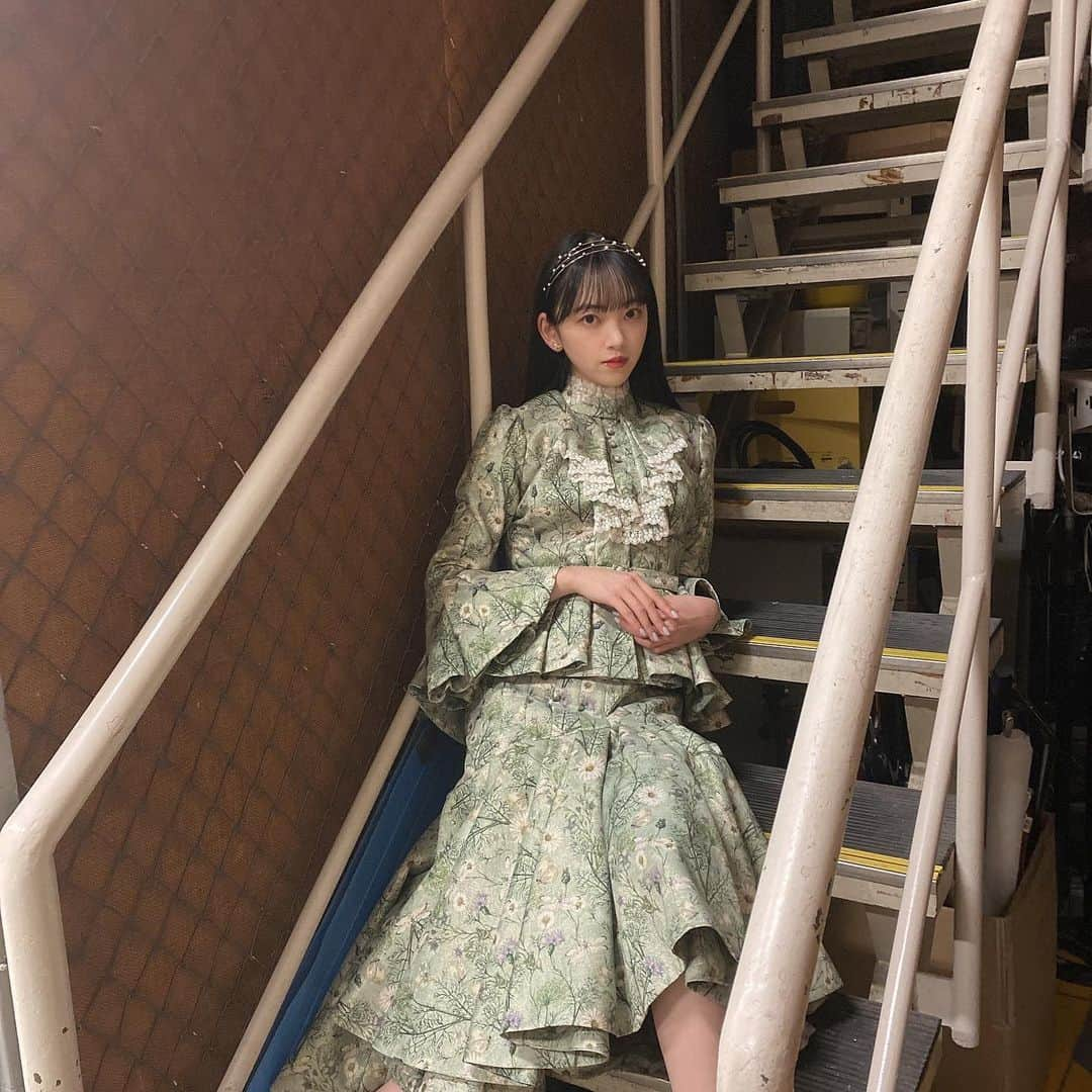 堀未央奈さんのインスタグラム写真 - (堀未央奈Instagram)「👗  映えない場所で 映えようとするシリーズ  #全然映えない #ぜんばえ #非常用階段　? #乃木坂46 #堀未央奈」1月29日 2時30分 - horimiona_official