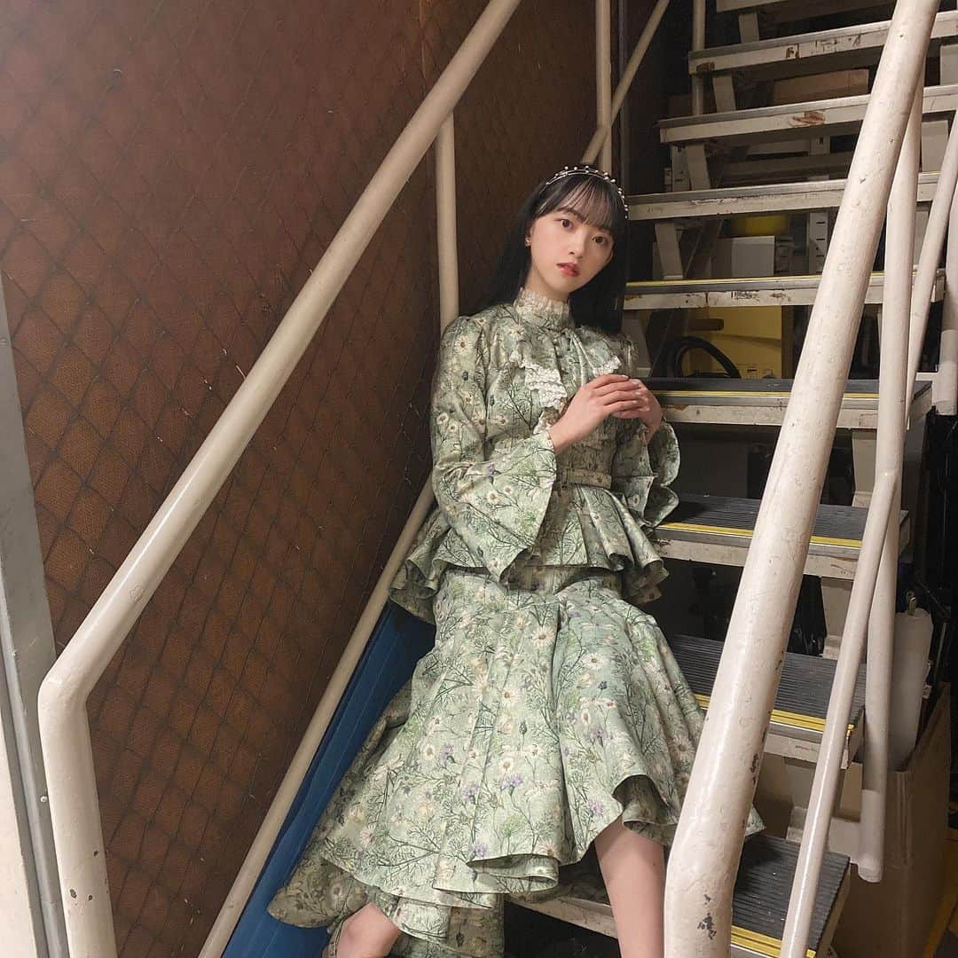 堀未央奈さんのインスタグラム写真 - (堀未央奈Instagram)「👗  映えない場所で 映えようとするシリーズ  #全然映えない #ぜんばえ #非常用階段　? #乃木坂46 #堀未央奈」1月29日 2時30分 - horimiona_official