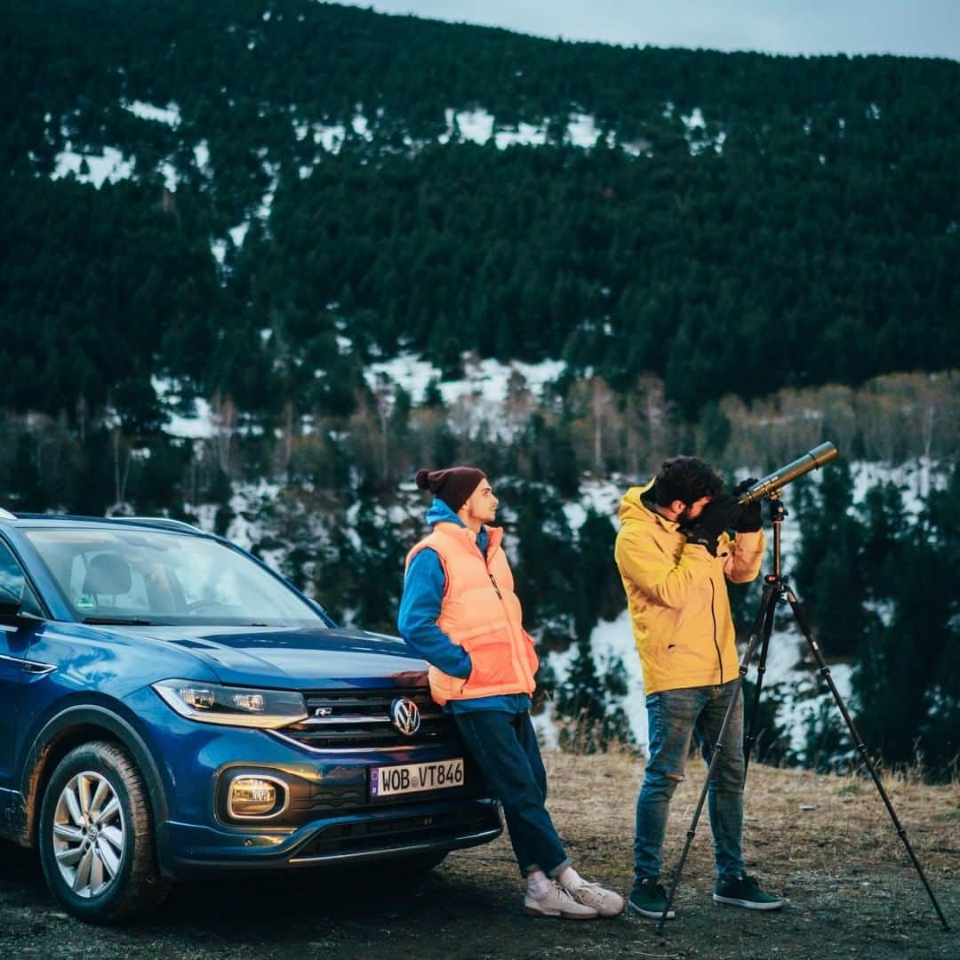 フォルクスワーゲンさんのインスタグラム写真 - (フォルクスワーゲンInstagram)「Versatile as the dusk. #versatile #stargazing #brotherlove #outdoor #vwtcross #volkswagen #vw」1月29日 2時34分 - volkswagen