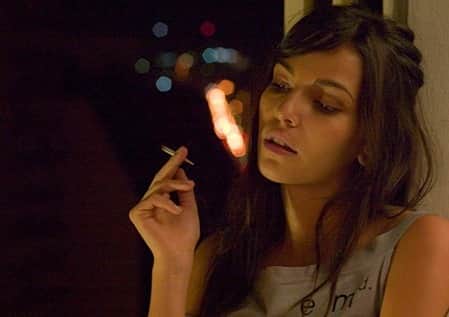 Tainá Müllerのインスタグラム：「#tbt minha estreia.  Marcela no filme “Cão sem Dono”, de Beto Brant e Renato Ciasca.  Quem assistiu?」