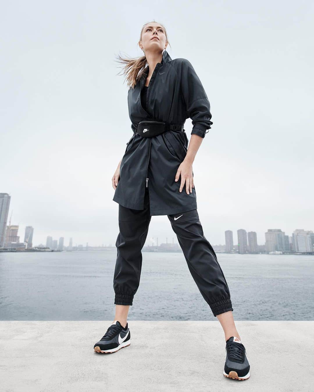 マリア・シャラポワさんのインスタグラム写真 - (マリア・シャラポワInstagram)「Nike’s Spring Campaign captured on a winter’s day in NYC. Strong and hopeful in emotion but raw and foggy in reality. Sounds all too familiar, doesn’t it? #TeamNike」1月29日 2時43分 - mariasharapova