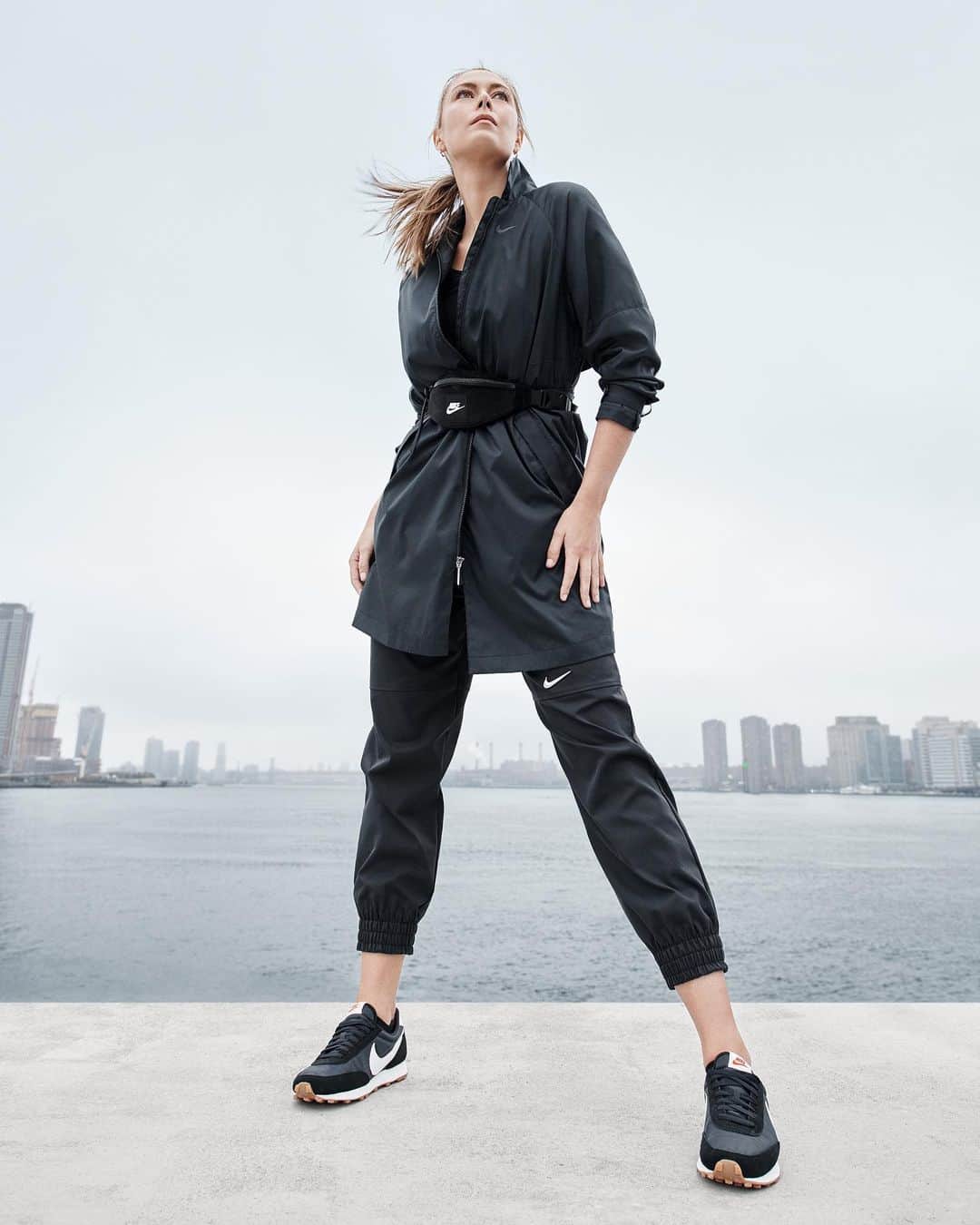 マリア・シャラポワのインスタグラム：「Nike’s Spring Campaign captured on a winter’s day in NYC. Strong and hopeful in emotion but raw and foggy in reality. Sounds all too familiar, doesn’t it? #TeamNike」