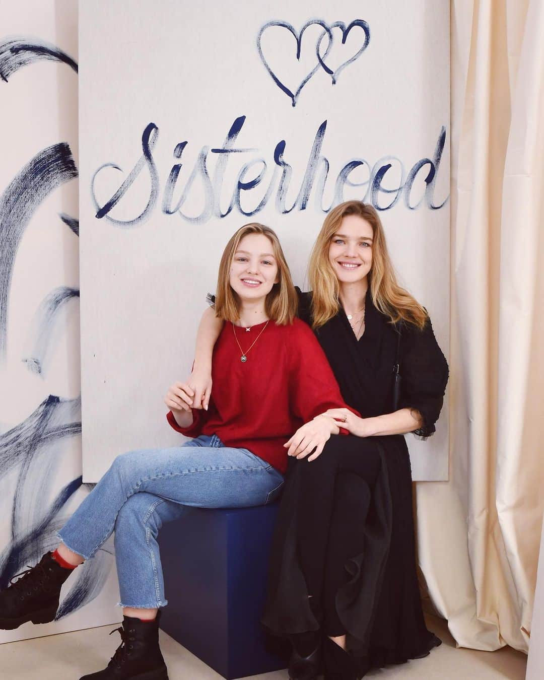 ナタリア・ヴォディアノヴァのインスタグラム：「Thank you @chaumetofficial for this beautiful presentation at your Place Vendôme headquarters 😍 @kkusakina and I loved taking a closer look to the Jeux des Liens collections, gracefully presented to us by @robin.ldt and @eloisecoisy ✨To see more on this #StoriesofLiens visit my stories」