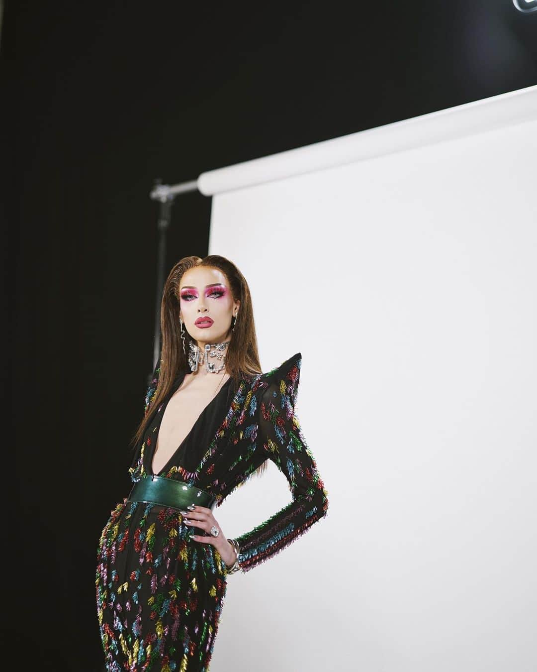 のインスタグラム：「To support @sidaction, we gathered with fashion houses and artists for an exceptional auction by @drouotdigital, @drouot_estimations, @fhcm, @parisfashionweek and @christiesparis.   All benefits will go for the fight against HIV\AIDS. >> The auction is live (link in bio). @fashionforsidaction #FashionForSidaction #Sidaction  Photos by @juliendc」