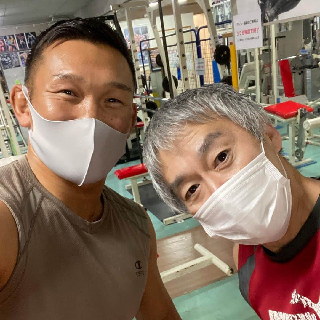 ストラッサー起一のインスタグラム：「大西さんに声を掛けて頂き大阪の花園町にあるスポーツジムのB＆Fさんに入会しました。これからここで筋力強化していきたいと思います💪 塚本代表、大西さん、皆さん これから宜しくお願い致します🙇‍♂️  #筋トレ」