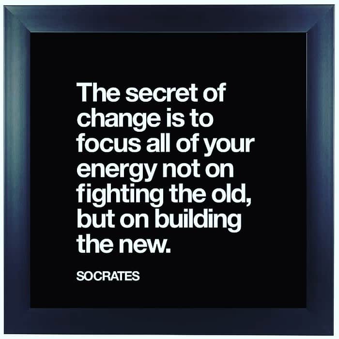 ミーナ・スヴァーリのインスタグラム：「What I have been learning and experiencing more of, lately, is SURRENDER.  It is not easy and definitely difficult at times to do so completely.  But it’s allows for a beautiful new space to be found and reside in. ✨ Welcome the change 🙌🏼 #QuotesILove #SurrenderToWhatWillBe #Trust」
