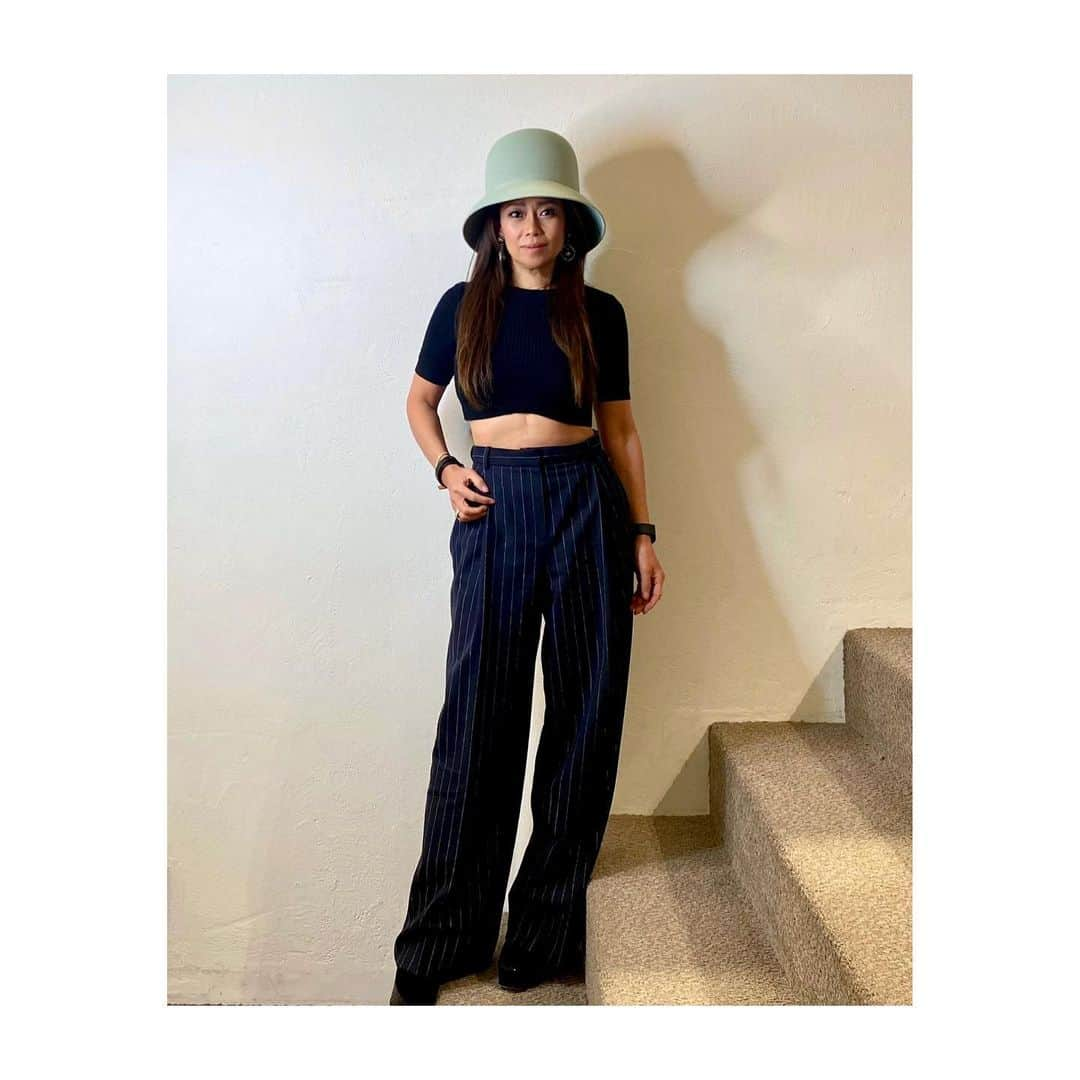 Taki Tanakaさんのインスタグラム写真 - (Taki TanakaInstagram)「ＮＩＮＡＲＩＣＣＩ  #hat #pants #ninaricci #tops #valentino  #earrings #miumiu  入荷してきたばかりの#ニナリッチ  #バケットハット 新色のペパーミントカラー #かわ 服はネイビーのワントーンですっきりと。  #outfitoftheday #ootd #outfit  #良いもの好きなものを長く愛そう   @iza_official  #instorenow  SHOPIZA.com  #izastagram」1月29日 3時08分 - tanakataki