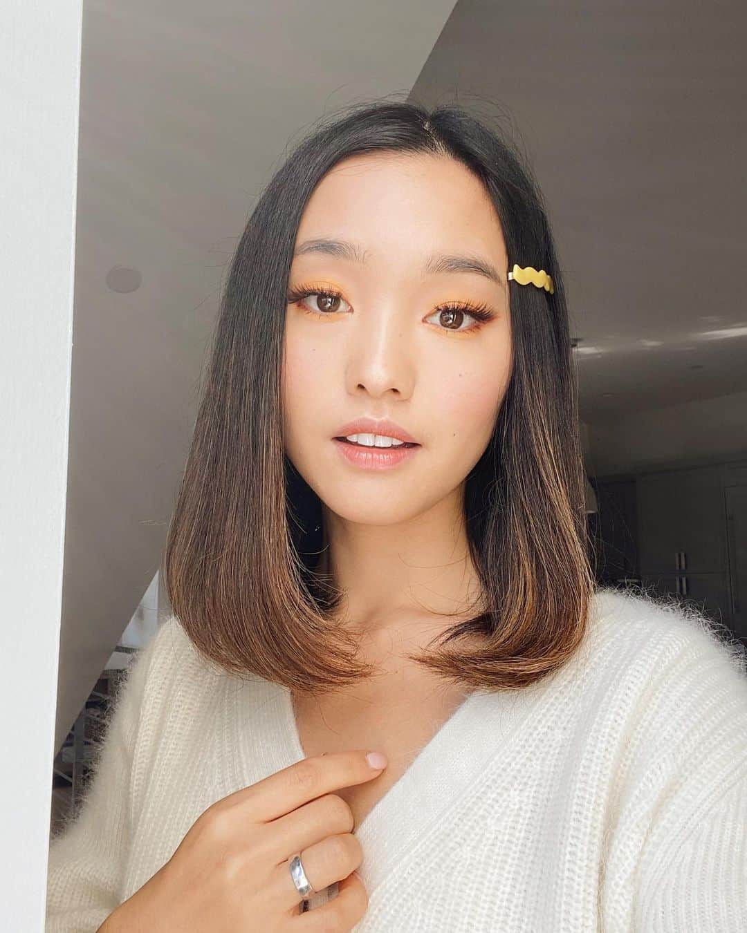Jenn Imさんのインスタグラム写真 - (Jenn ImInstagram)「Staying toasty yet glowy. To create this ~au naturale~ look, I used @toofaced’s  ⠀ ① Peach Bloom Color Bloom Lip & Cheek Tint in Peach Glow ⠀ ② Peach Blossom Lip Balm in Peach Punch ⠀ ③ Killer Liner in Killer Gingerbread⠀ ④ Better Than Sex Falsie Lashes in Natural Flirt⠀ ⑤ Light My Fire Eyeshadow Palette⠀ #toofaced #toofacedpartner」1月29日 3時11分 - imjennim