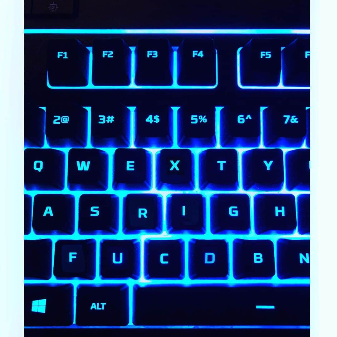 カラーのインスタグラム：「Just Got A New Keyboard ! You Ever Get A Weird Feeling Somethings Just Off , It’s Like Wait I’m Catching A Vibe Bro!!!! I Was Like Is This A 5G Keyboard ? Then I Was Like,  Did CERN Create A Parallel Universe .. I’m Sure It’s Just A Conspiracy... Whatever , I’m  Going To Go Put On My Mask , Cash My Stemmy , And I Head to TJ , I Researched  A Rumor You Can Get “The Chinese Vaccine “ In Mexico... That’s The OG One !! They Had It Way Before Us.... Don’t Hate Me Because Your Anti-Everything !!!!!!!!! “Haters Gonna Hate “ #rollandberry #chinesetech #newkeyboard #cernparticleaccelerator #paralleluniverse #maskup #vaccinesaresafe #trusttheprocess #flattenthecurve #butnotflatearth #fauciismyboy #renewableenergy  #sustsinable #buildbackbetter #lockdownhero #keypersonofinfluence #weareinthistogether #doublemasking #soicaldistancing #washyourhands #stayinside #ifithurtsitworks #doyourpart #notmypresident #notmyproblem #breadcrumbs #notmyvirus  #wakemeupwhenitsallover #jasonifyouwerehere #knowyoyrhistory」