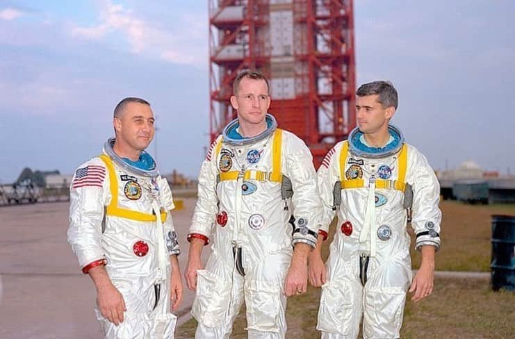 スコット・ケリーのインスタグラム：「Remembering Apollo 1, Challenger and Columbia crews, friends and colleagues who sacrificed their lives in the name of science, space exploration and discovery. Honoring them and their families today and always. #NASARemembers」