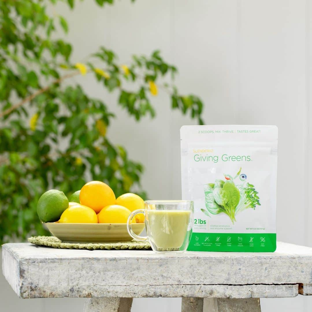 ARIIX Officialさんのインスタグラム写真 - (ARIIX OfficialInstagram)「🥬 Simplify your greens routine and enjoy the benefits of juicing without the hassle. 👩‍🌾  #givinggreens  🇮🇹 🥬 Semplifica la tua assunzione giornaliera di verdure e goditi i benefici di un succo pronto da bere. 👩‍🌾  🇫🇷 🥬 Simplifiez-vous la vie avec les légumes verts et profitez d'un bon jus sans vous soucier des tracas. 👩‍🌾」1月29日 3時29分 - partnercoglobal