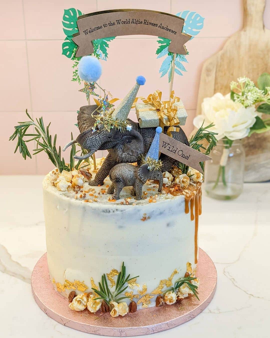 Ashley Jamesさんのインスタグラム写真 - (Ashley JamesInstagram)「Can we just take a moment to appreciate THIS CAKE? 😍 I mean we've honestly been blown away the last couple of weeks by the generosity and kindness we've received from friends, family, brands, and you guys. Every gift, every card, every congratulatory message... I've read them all (usually scrolling with one hand at various times if day / night whilst breastfeeding)... It's just been amazing.  But when this cake came though the door I was honestly mindblown. Is this not the nicest cake you've ever seen in your life? It's also the best carrot cake we've ever tasted and I hope I know you for the next 18 years @lizziebatchelar as you'll be doing Alfie's birthday cake every year from now on. Thank you for the best surprise ever. It was the icing on the cake... Sorry terrible joke. Is that even funny? Who knows... I've been in the house for too long now without interaction from others. Are we all going to struggle socially when we're allowed back out? 🤣 #AlfieRivers」1月29日 3時39分 - ashleylouisejames