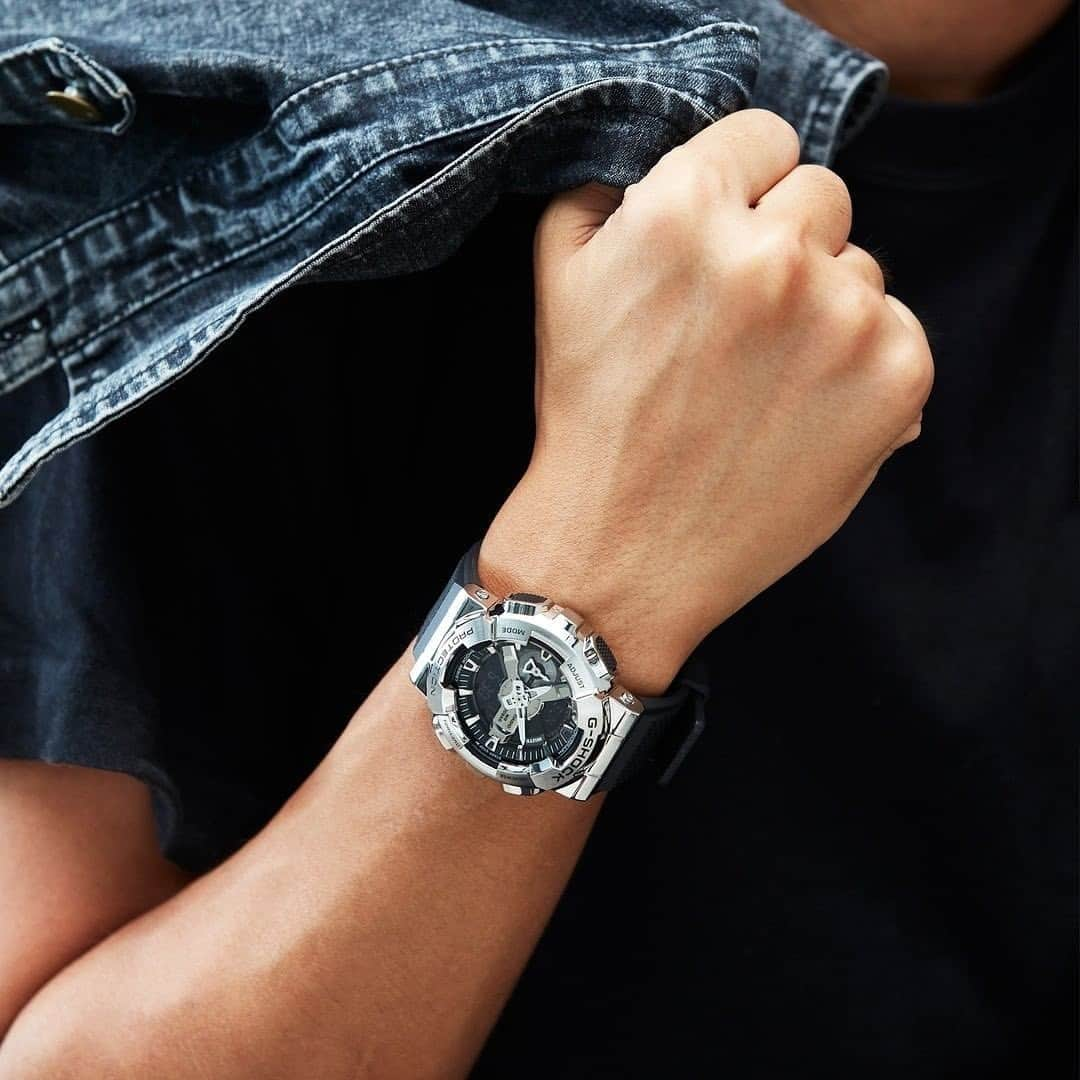 G-SHOCKのインスタグラム：「Shoulder that metal shine. #GM110」