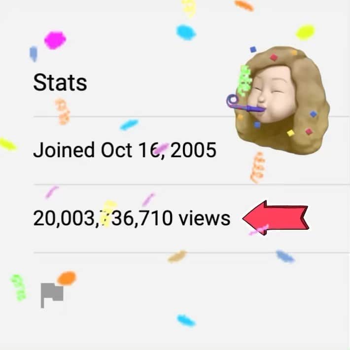 シャキーラのインスタグラム：「Holy 🐄! Just heard that my @YouTube channel has reached 20 billion total views! The support you guys all give me is beyond. Thank you thank you thank you!! 💋 🥳 Wow! Me acabo de enterar de las 20 mil millones de reproducciones en nuestro canal de YouTube. Gracias por el apoyo que siempre me dan. Son insuperables! Muchas pero muchas pero muchas gracias!!! 💋 🥳」