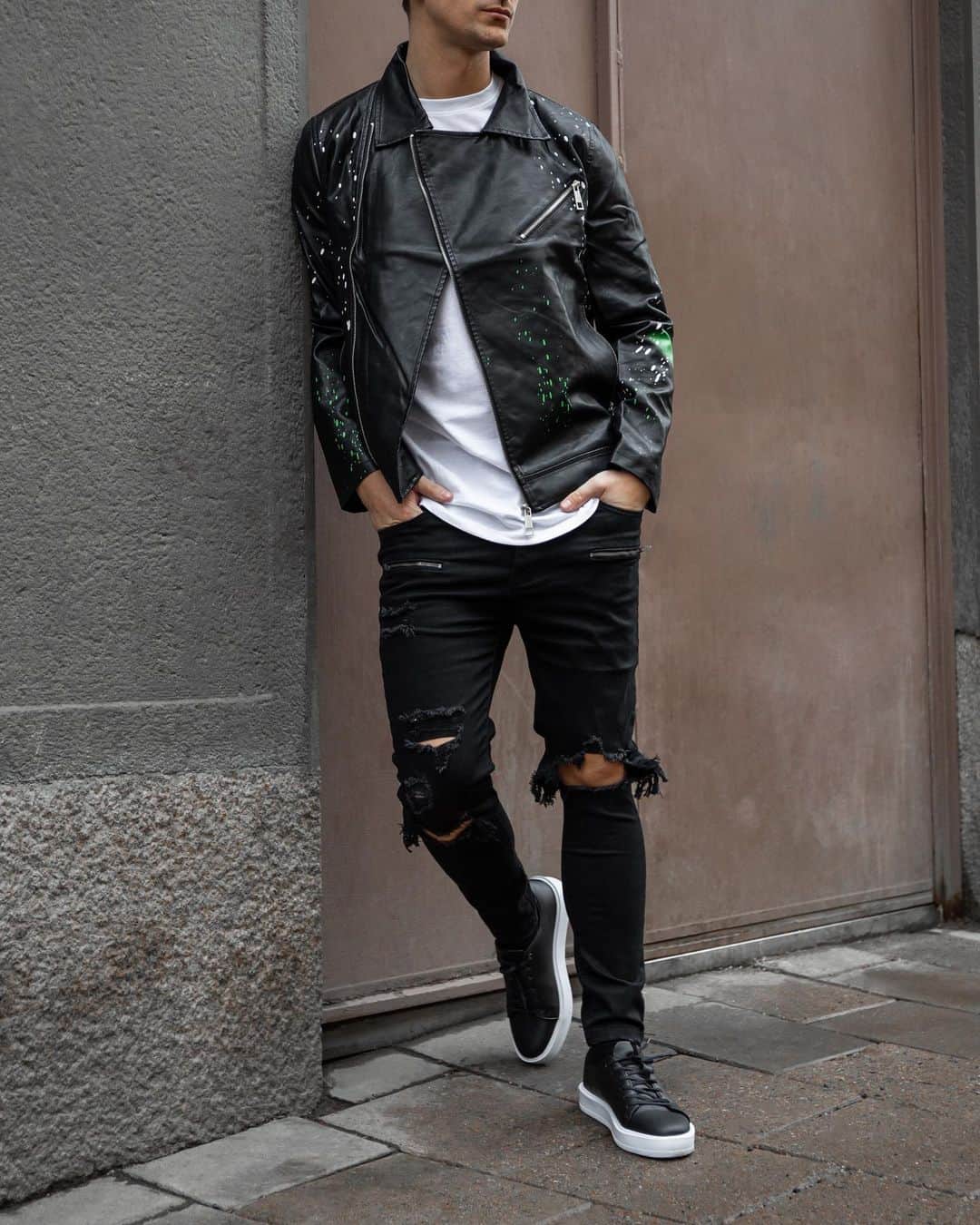 Men Withのインスタグラム：「#ad Great streetstyle outfit from @boohoomanofficial 👌🏽 Tap the photo to shop!」