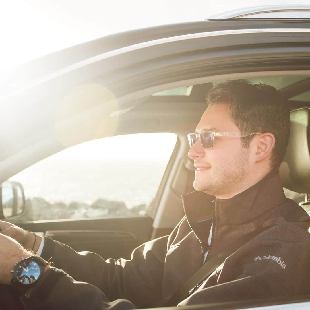 JINSのインスタグラム：「😱 LAST DAY! Our FREE Polarized Lens upgrades promo expires tonight at 11:59pm PST. Go through our over 1,200 styles, pick any frame, and add $0 Polarized lenses (normally $120).  Reduce unwanted glare: in conditions where glare could be distracting, such as while fishing with bright sunlight on water, or even dangerous, such as driving after rainfall, polarized sunglasses can help save the day.」