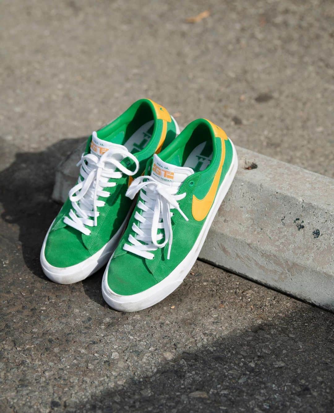 Nike Skateboardingさんのインスタグラム写真 - (Nike SkateboardingInstagram)「Originally launched last summer, the Blazer Low Pro GT returns in lucky green / university gold.⁠ ⁠ Featuring higher foxing tape for added durability + everything that made the original GT Blazer great.⁠ ⁠ Available now in select skate shops and nike.com.  #NikeSB  @downsouthinhell」1月29日 4時02分 - nikesb