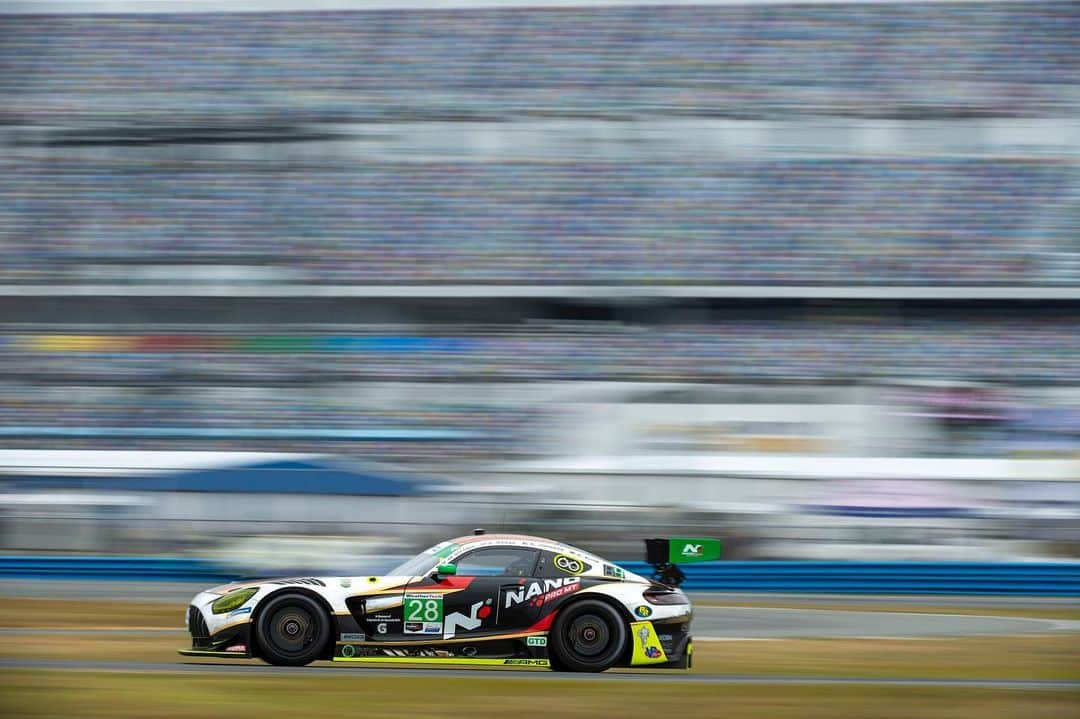 Mercedes AMGさんのインスタグラム写真 - (Mercedes AMGInstagram)「The @imsa_racing WeatherTech SportsCar Championship starts with a highlight as every year: The Rolex 24 At Daytona! Three Mercedes-AMG GT3s from @alegramotorsports, @sunenergy1racing and @winwardracing will compete in the 24-hour race at @daytona. In the supporting program, @lapmotorsports, @murillo_racing and @winwardracing will send four Mercedes-AMG GT4s into the 4-hour race of the Michelin Pilot Challenge.   #24hAMG #AMGGT3 #AMGGT4 #MercedesAMG #MercedesAMGMotorsport #IMSA #Rolex24 #WeatherTechChampionship #IMPC」1月29日 4時02分 - mercedesamg