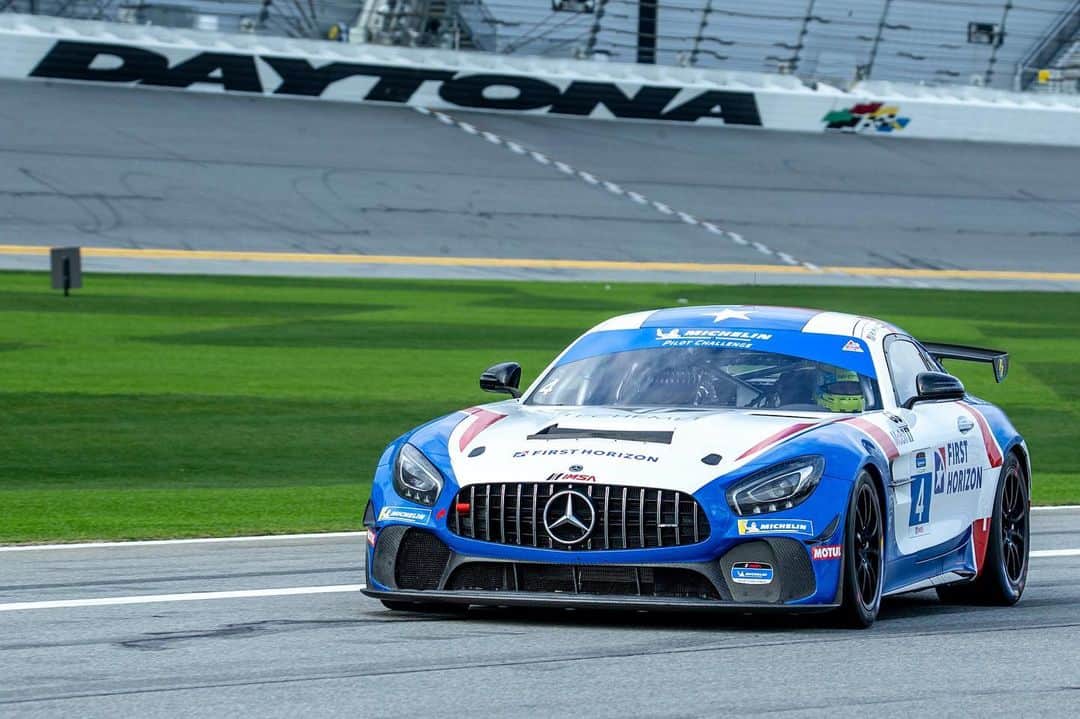 Mercedes AMGさんのインスタグラム写真 - (Mercedes AMGInstagram)「The @imsa_racing WeatherTech SportsCar Championship starts with a highlight as every year: The Rolex 24 At Daytona! Three Mercedes-AMG GT3s from @alegramotorsports, @sunenergy1racing and @winwardracing will compete in the 24-hour race at @daytona. In the supporting program, @lapmotorsports, @murillo_racing and @winwardracing will send four Mercedes-AMG GT4s into the 4-hour race of the Michelin Pilot Challenge.   #24hAMG #AMGGT3 #AMGGT4 #MercedesAMG #MercedesAMGMotorsport #IMSA #Rolex24 #WeatherTechChampionship #IMPC」1月29日 4時02分 - mercedesamg