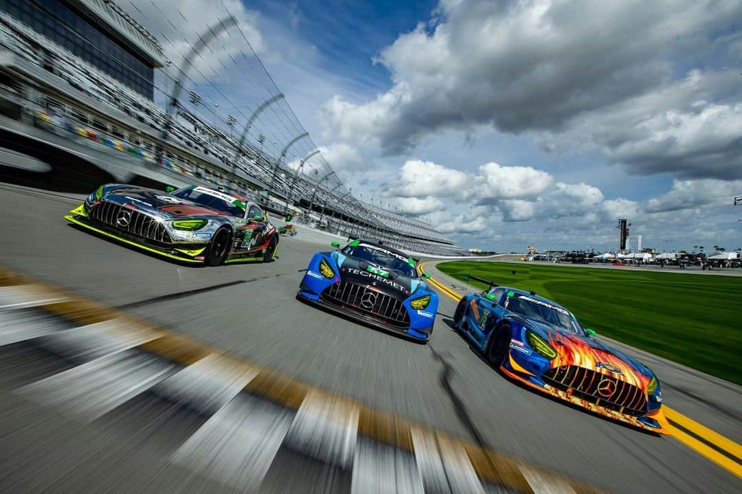 Mercedes AMGさんのインスタグラム写真 - (Mercedes AMGInstagram)「The @imsa_racing WeatherTech SportsCar Championship starts with a highlight as every year: The Rolex 24 At Daytona! Three Mercedes-AMG GT3s from @alegramotorsports, @sunenergy1racing and @winwardracing will compete in the 24-hour race at @daytona. In the supporting program, @lapmotorsports, @murillo_racing and @winwardracing will send four Mercedes-AMG GT4s into the 4-hour race of the Michelin Pilot Challenge.   #24hAMG #AMGGT3 #AMGGT4 #MercedesAMG #MercedesAMGMotorsport #IMSA #Rolex24 #WeatherTechChampionship #IMPC」1月29日 4時02分 - mercedesamg