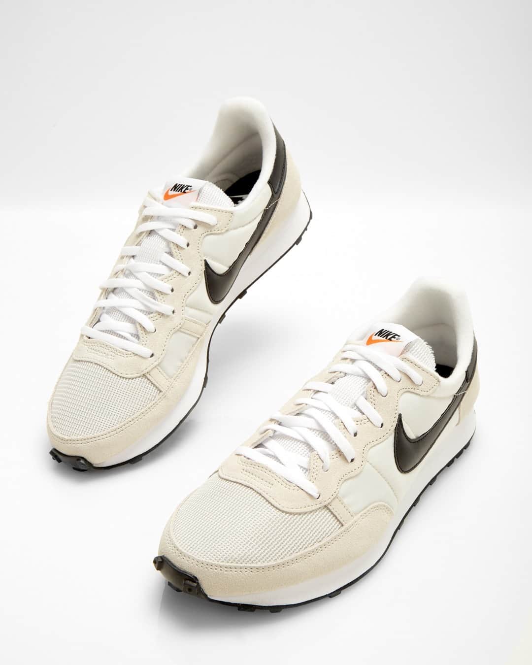エルエヌシーシーのインスタグラム：「First released in the '70s, the Challenger OG Sneakers offers an old-school aesthic with padding around the ankle for instant comfort. @nike」