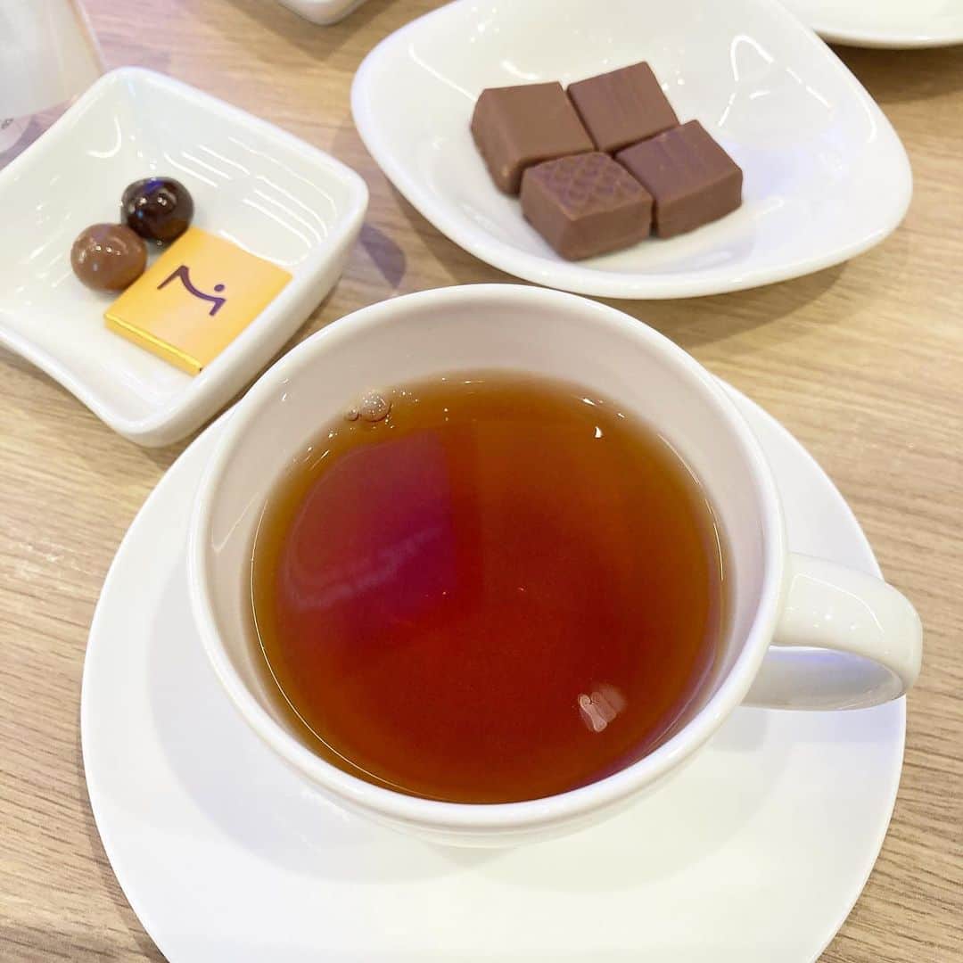 KAORI.OMURA 大村香織さんのインスタグラム写真 - (KAORI.OMURA 大村香織Instagram)「おはようございます☺︎ 先日のあっちゃんB.Dランチ デザートは、最中を選んだよ☺︎ ・ 最中美味しかったけど、デートでは食べにくいかもね😂と苦笑い。笑。 ・ デザートいただきながら、お茶を飲み長居してしまいました☺︎ …またその後、ラメゾンデュ ショコラへ行き、チョコレート食べながら紅茶を飲んだ。笑。 ・ 今日は良いお天気🌞 それだけで幸せな気分になる私て単細胞🙌 …親不知抜いてくるけどね🦷 良き1日を☺︎ ・ ・ #デザート#最中#最中アイス #六本木うかい亭 #六本木グルメ #六本木ランチ #けやき坂 #六本木ヒルズ#港区#港区グルメ #お誕生日おめでとう #お誕生日ごはん #40代#40代女子#最中#和菓子#カチューシャ#セミロング#紅茶好き」1月29日 9時46分 - kaori.omura