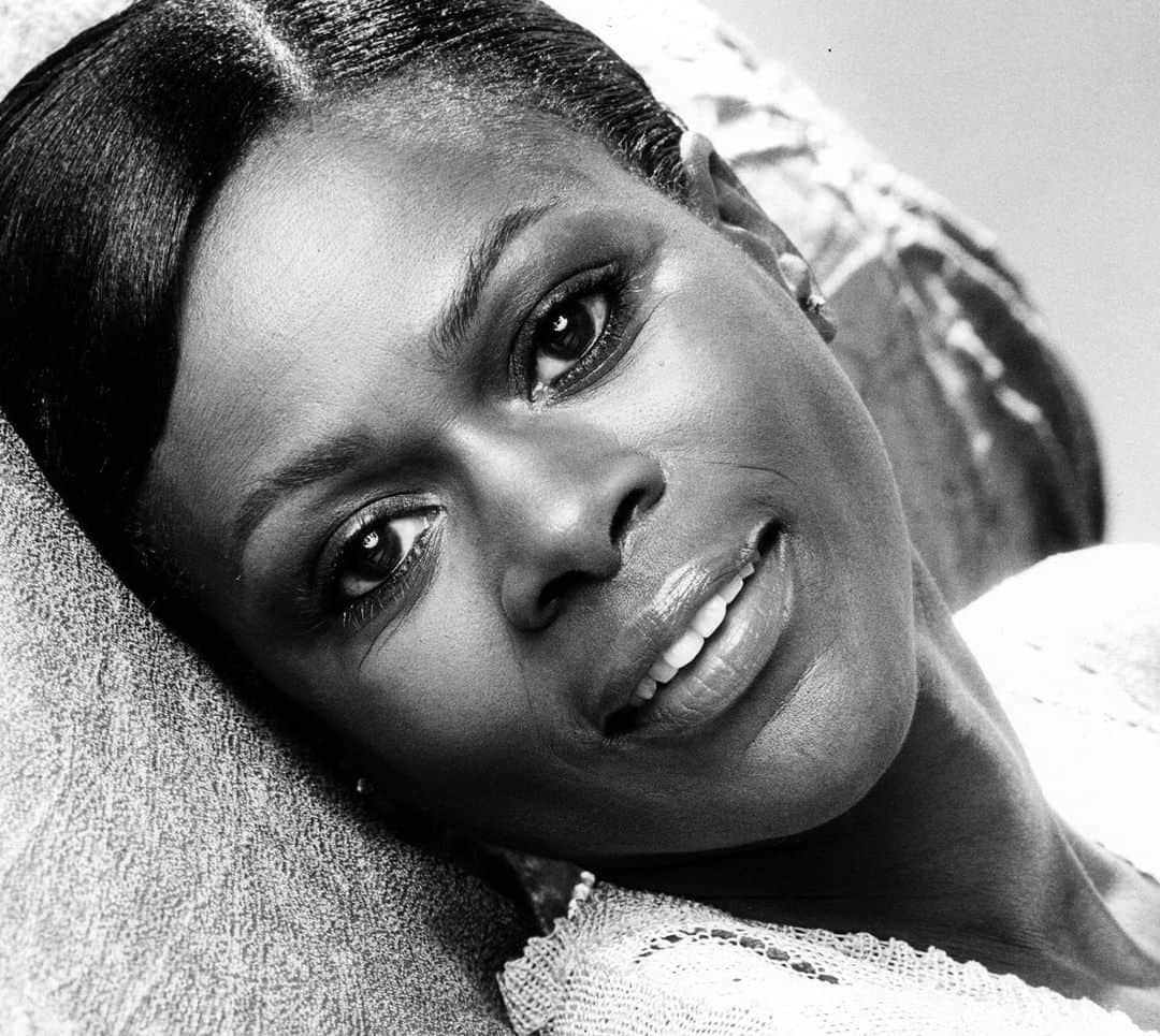 コモンさんのインスタグラム写真 - (コモンInstagram)「I’m so sad to hear the news that trailblazing artist and cultural icon Cicely Tyson has passed away today. While she may be gone, her work and life will continue to inspire millions for years to come. God Bless.」1月29日 9時47分 - common