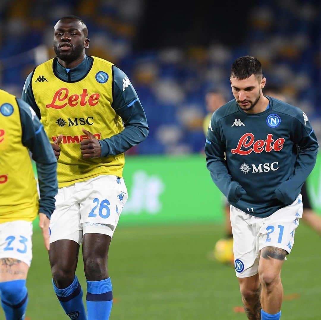 SSCナポリさんのインスタグラム写真 - (SSCナポリInstagram)「🏃‍♂️ In campo per il riscaldamento! ⚽️ #NapoliSpezia 🏆 #CoppaItalia   💙 #ForzaNapoliSempre」1月29日 4時35分 - officialsscnapoli