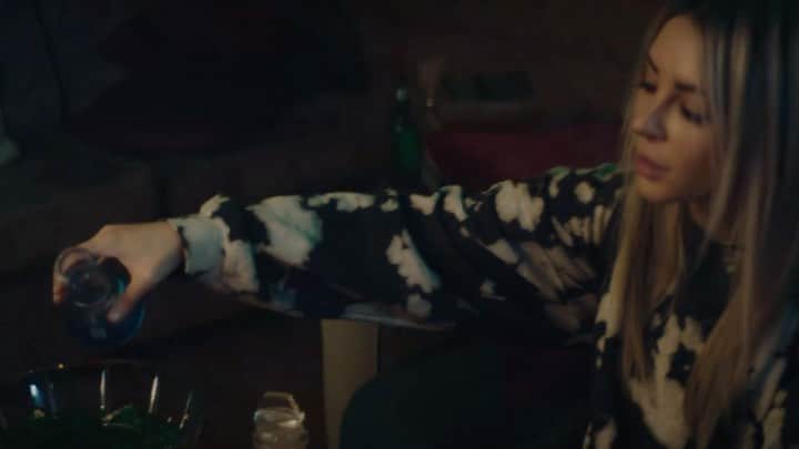 アリソン・ワンダーランドのインスタグラム：「the music video for “anything” with @valentinokhan drops today at 3pm pst. Here is some footage of me spiking drinks with some sort of magical potion 🤔」