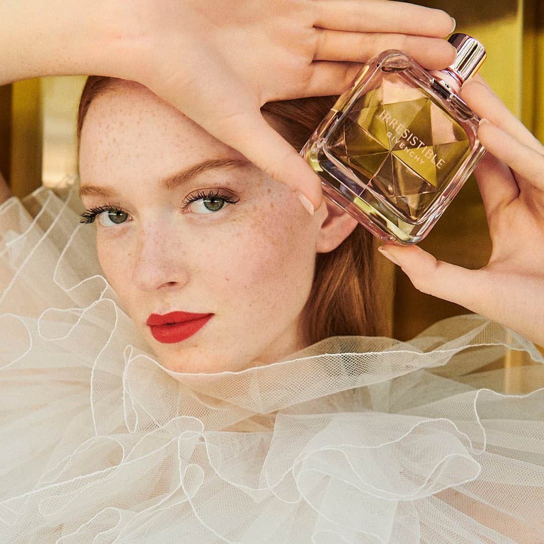 Larsen Thompsonさんのインスタグラム写真 - (Larsen ThompsonInstagram)「I’m so excited to be part of the new Irresistible fragrance campaign by @givenchybeauty🤍 The new IRRESISTIBLE GIVENCHY Eau De Parfum is a naturally captivating scent that exudes both charm and femininity. #IRRESISTIBLEISYOU」1月29日 4時52分 - larsenthompson