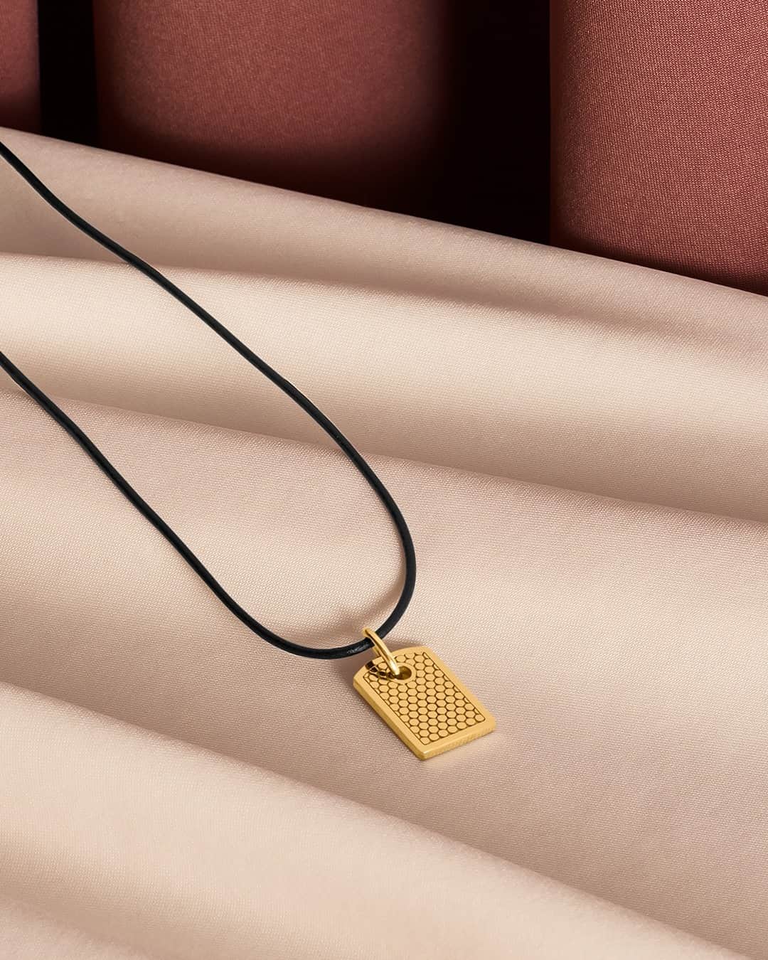 モバードのインスタグラム：「Handsome gold textured pendant on a black leather cord for your one-and-only.  Available now on movado.com #MovadoJewelry」
