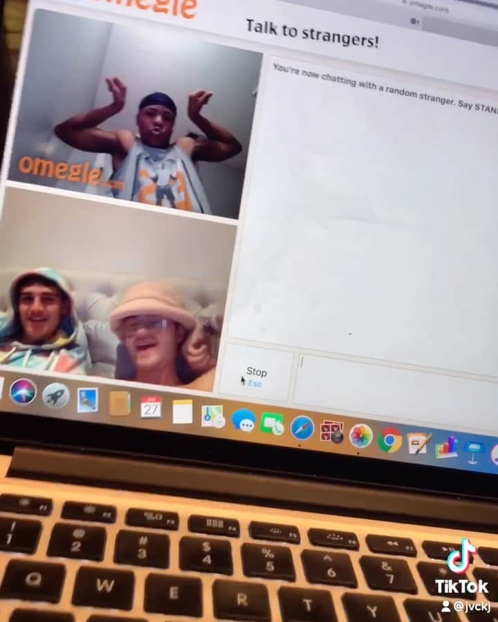 ジャック・ジョンソンのインスタグラム：「Omegle is on some different shit...」