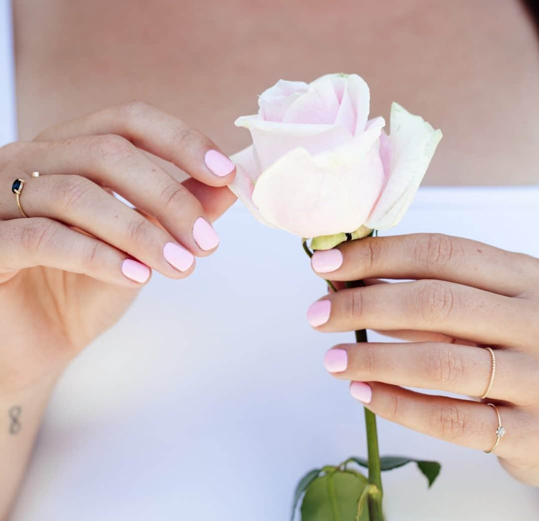 OPIさんのインスタグラム写真 - (OPIInstagram)「#ModAboutYou and perfectly painted #PinkNails. 💘   #LoveIsInTheAir #ColorIsTheAnswer #OPIObsessed #ValentineMani #ValentineNails #DateNight #GalentinesDay #PinkMani #NudeNails #NudeMani #NeutralMani #NeutralNails #DIYNails #NailInspo #NailTrend #notd #NailsOfInstagram #ModernNails #ModernBride」1月29日 5時01分 - opi