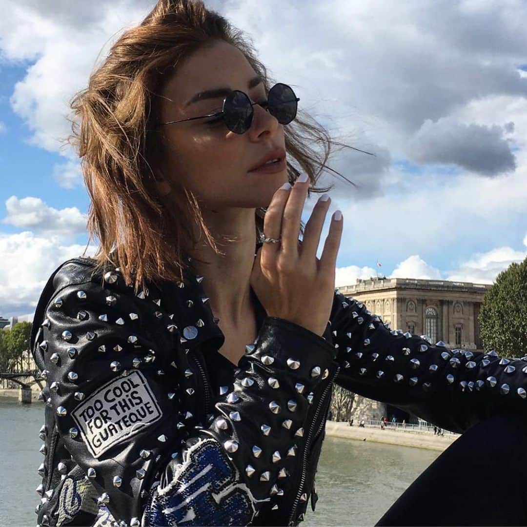 Merve Boluğurのインスタグラム：「#paris」
