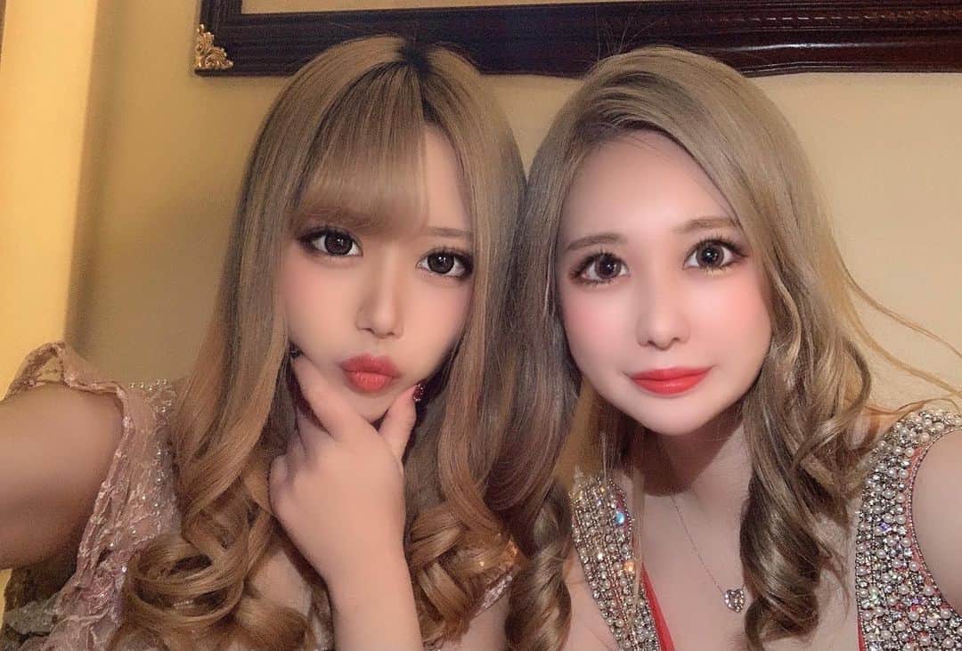 黒魅きららのインスタグラム：「こないだ体マシュマロみたいと言われた🥲 スレンダーに私はなる✊  #歌舞伎町 #新宿 #キャバクラ #キャバ嬢 #歌舞伎町キャバ嬢 #ベネ #ベネチアン東京 #ベネ東京 #ベネ東京新宿 #痩せる #ヘアメイク #巻き下ろし #金髪 #メディカルダイエット #もりもりスリム #グラマラスパッツ #ダミアーニ #tifany #水商売 #夜職 #区役所通り #エレナクリニック #合法ロリ #ロリギャル #マシュマロボディ #スレンダーになる #東京 #六本木 #銀座 #ラウンジ」