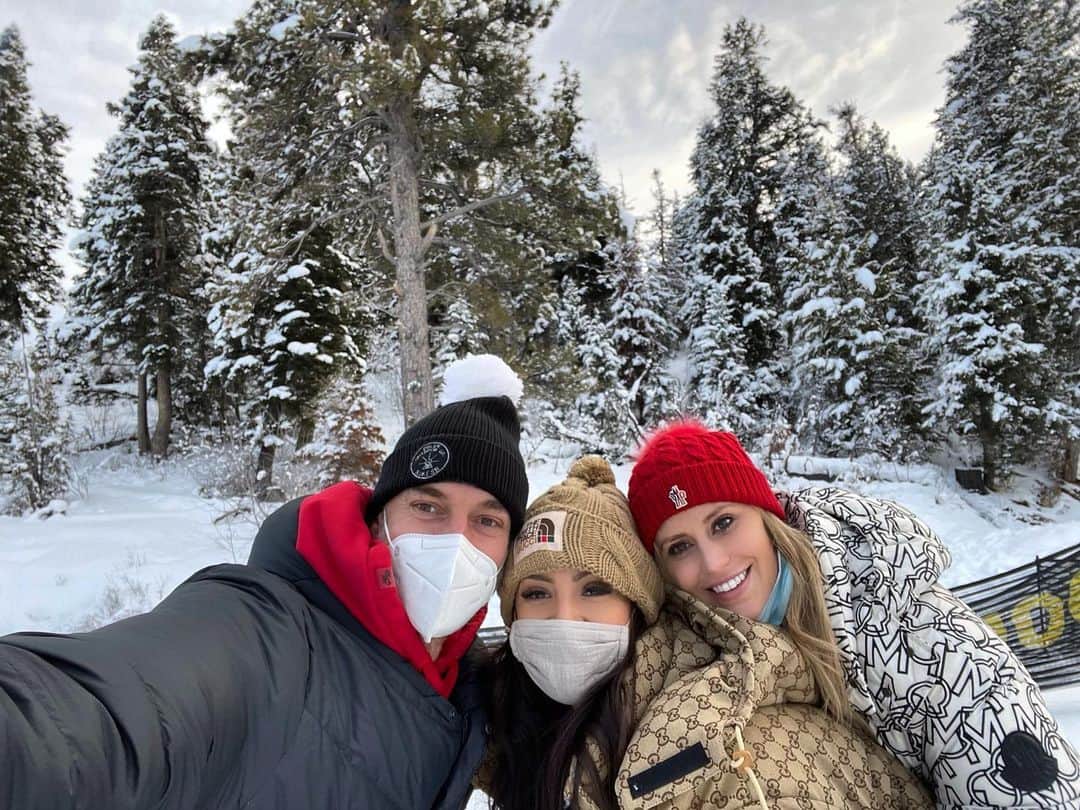 パウ・ガソルのインスタグラム：「We love you sis. Such a special time together. #Family #Traditions ❄️❤️」