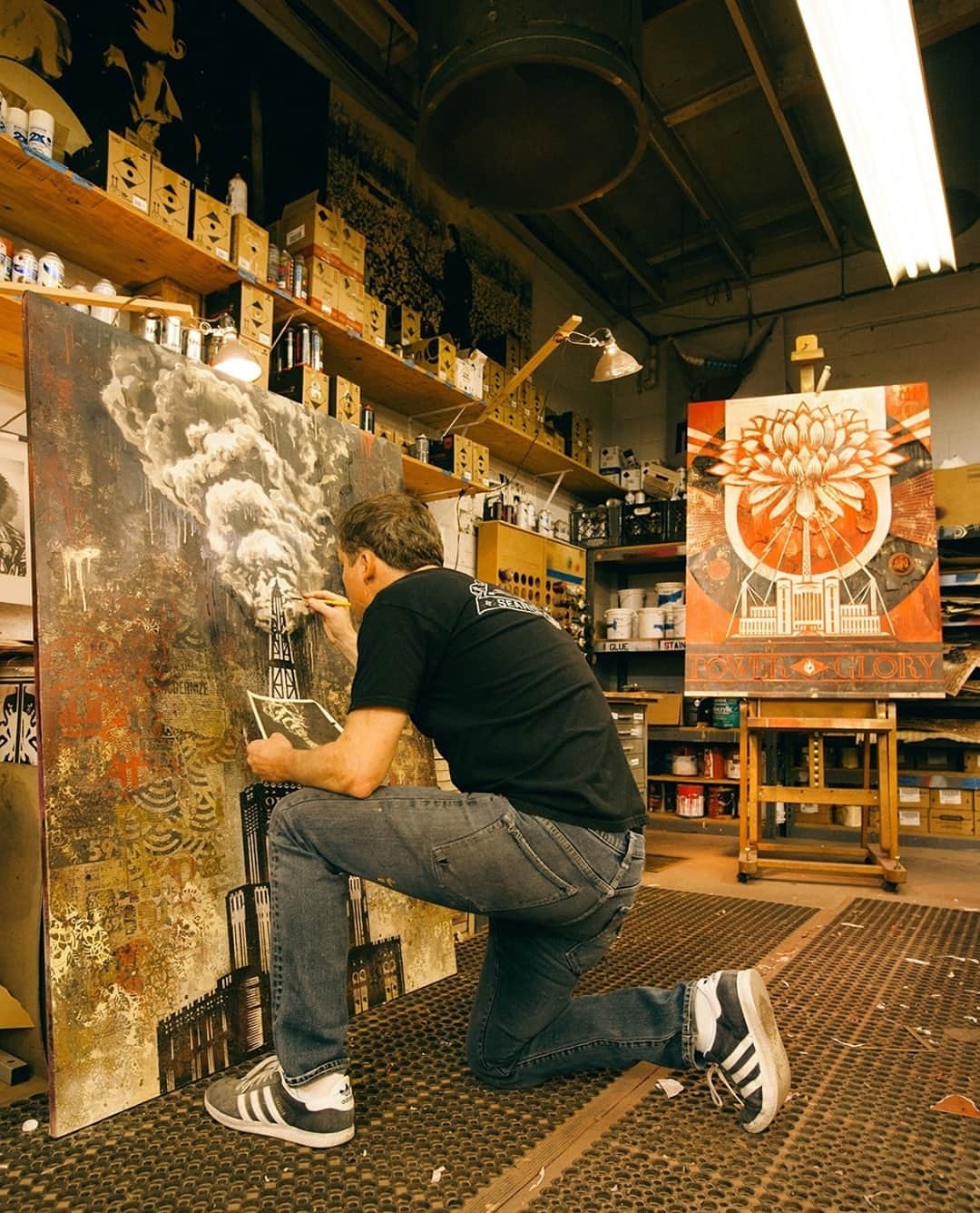 Shepard Faireyのインスタグラム：「Here’s a throwback from my studio in 2014. In this shot I’m creating art for “The Insistent Image: Recurrent Motifs in the Art of Shepard Fairey and Jasper Johns.” It was an honor to be in an exhibition with one of my art heroes and in my hometown of Charleston at the Halsey Institute of Contemporary Art. Good times! Shot by @jonathanfurlong.⁠ -Shepard」