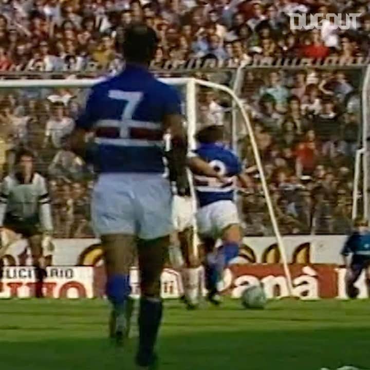UCサンプドリアのインスタグラム：「📽 𝑭𝒖𝒈𝒂 𝒑𝒆𝒓 𝒍𝒂 𝒗𝒊𝒕𝒕𝒐𝒓𝒊𝒂.   Come sbuffava capitan Mauro #Ferroni in quel memorabile #SampJuve 1982/83, sembrava quasi sospinto dal vento... 🌬🌬🌬  Un gol fantastico che rivive nel #Classic di @officialdugout.」