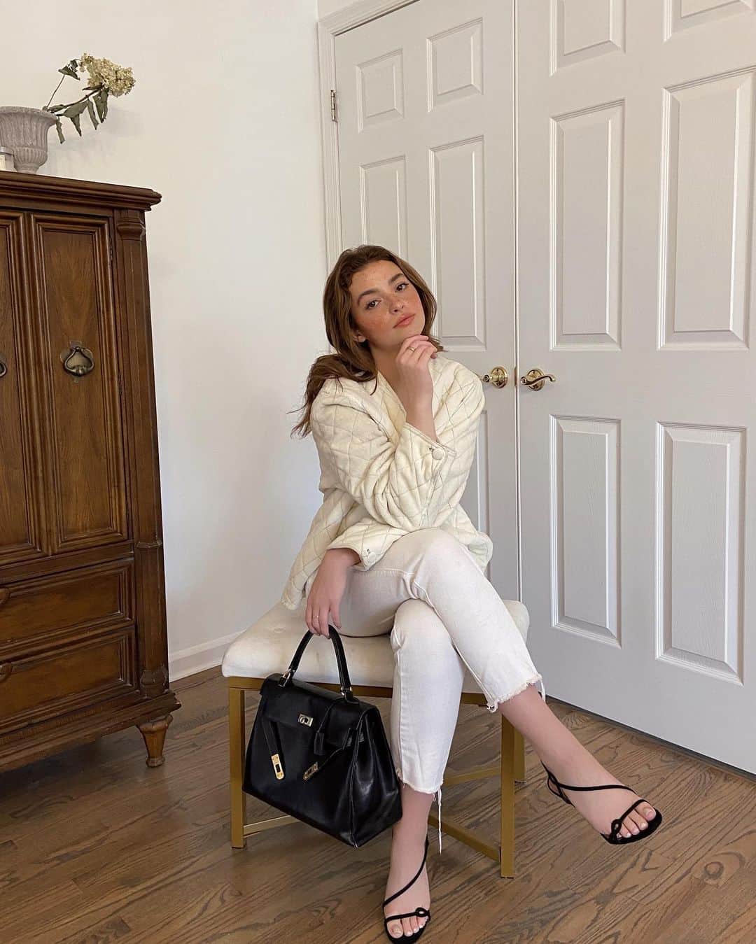 Kelsey Simoneのインスタグラム：「An old picture from fall I never posted, but I loved this outfit! All vintage but the heels are @aquazzura」