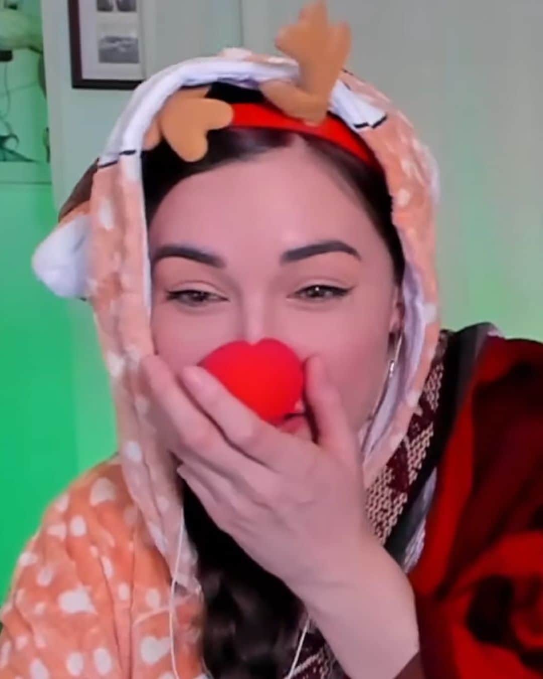 サーシャ・グレイのインスタグラム：「So I might have run over grandma...  New video is up! Let me know your favorite moments in the comments.   https://m.sashagrey.com/December #twitchstreamer #youtuber #trending」