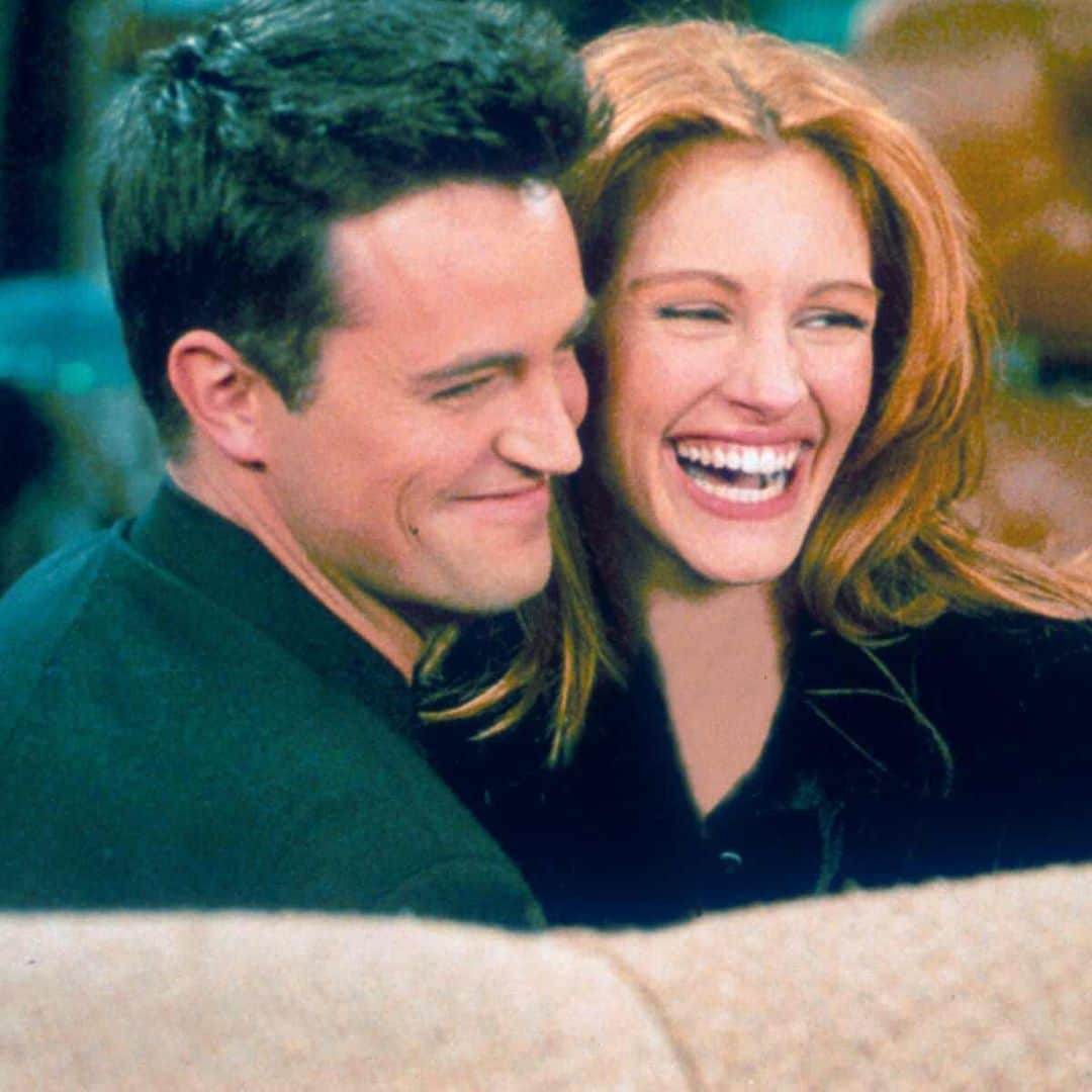 E! Onlineさんのインスタグラム写真 - (E! OnlineInstagram)「Could Matthew Perry BE any more persistent? When it came to getting Julia Roberts on #Friends, the answer is no. How he convinced her, and why it involved an essay on quantum physics, is at the link in our bio. (📷: Getty )」1月29日 7時00分 - enews