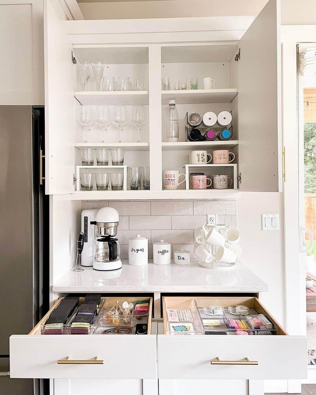 HomeGoodsさんのインスタグラム写真 - (HomeGoodsInstagram)「So fresh, so clean 😍 @justatinabit inspires us to get organized with her tidy coffee station, kitchen drawers, and cabinets. #HGPartner」1月29日 7時04分 - homegoods